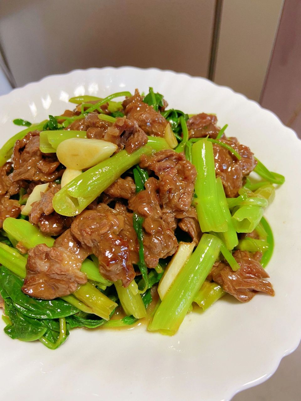 夏季尝鲜～通心菜炒牛肉  超好吃!