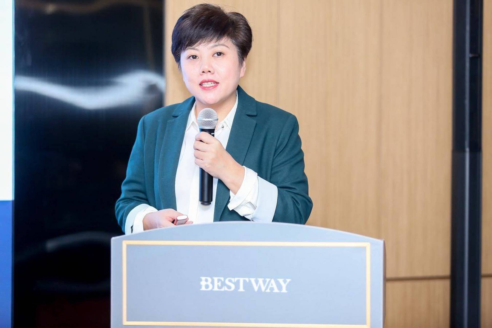 2023山西太原市最新女首富揭晓: 杨霞,出生于1974年9月,毕业于山西