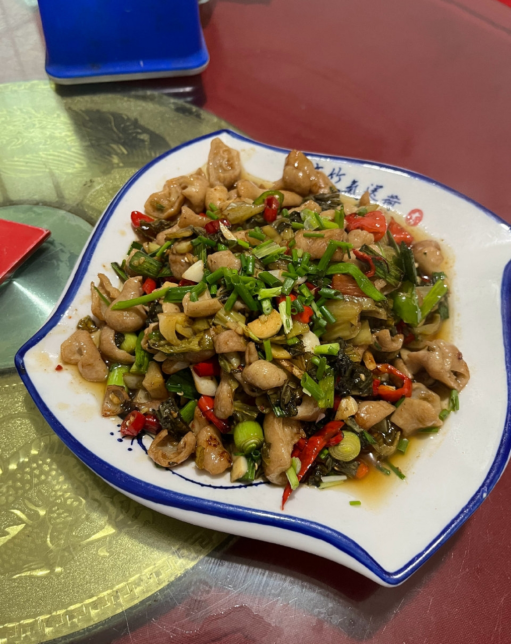 在这次江西南丰县军峰山之行,我们品尝了两顿丰盛的美食