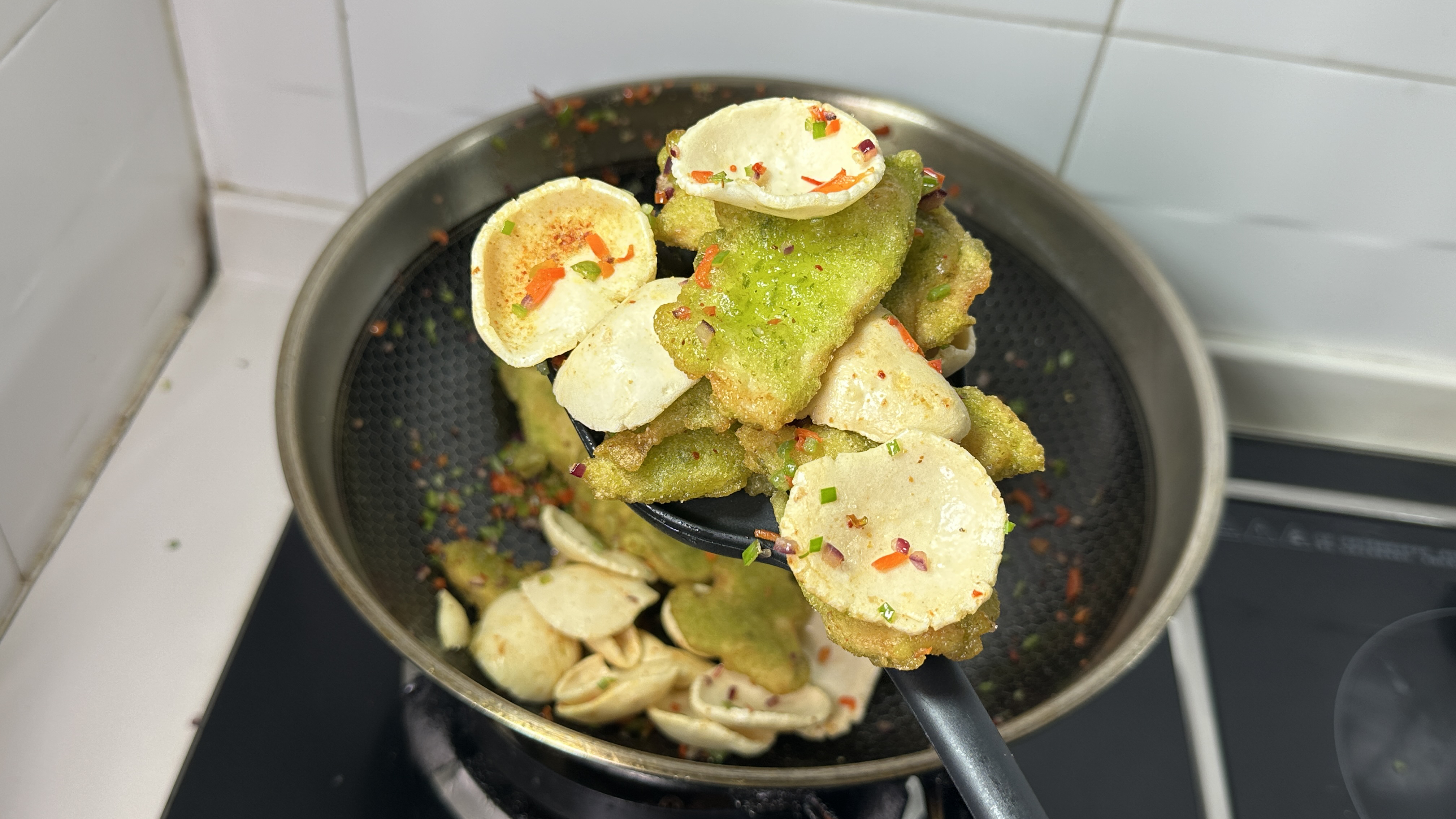 新鲜味美香辣爽口的脆皮葱香鸡这样做即简单又好吃