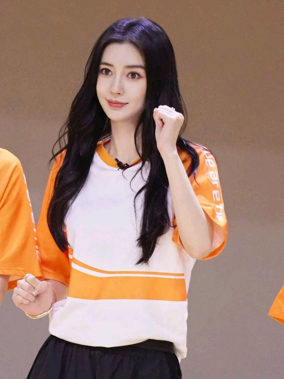 看穿运动装的杨颖明艳可爱,穿着运动装显的清纯少女的感觉,温柔雅气