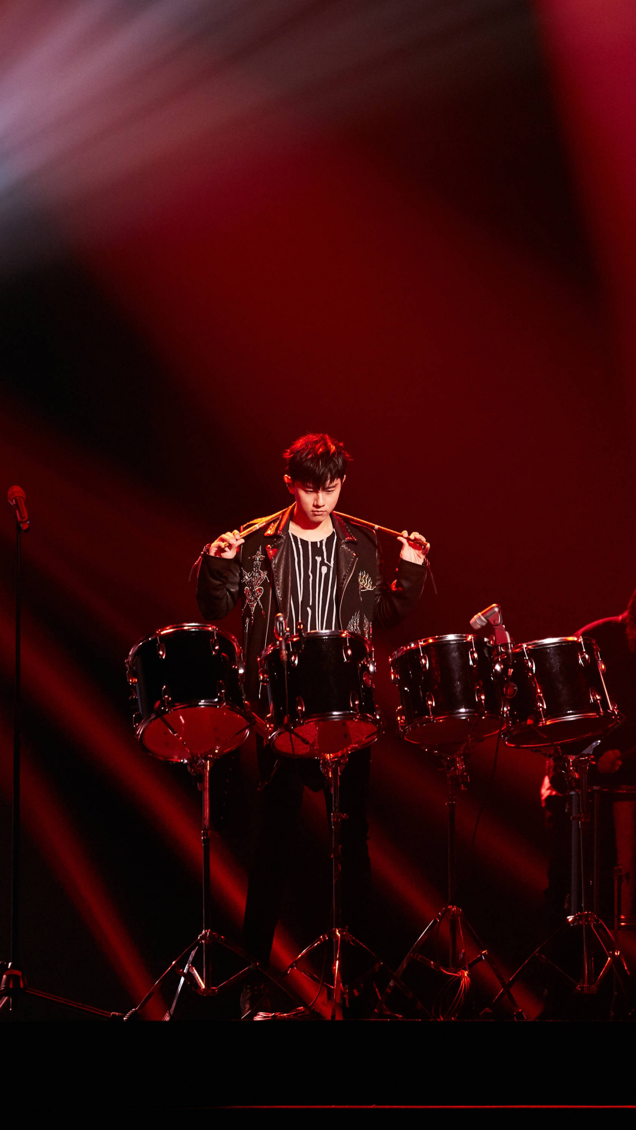 歌手张杰,天籁之音,感心动耳,来看舞台照和写真照吧