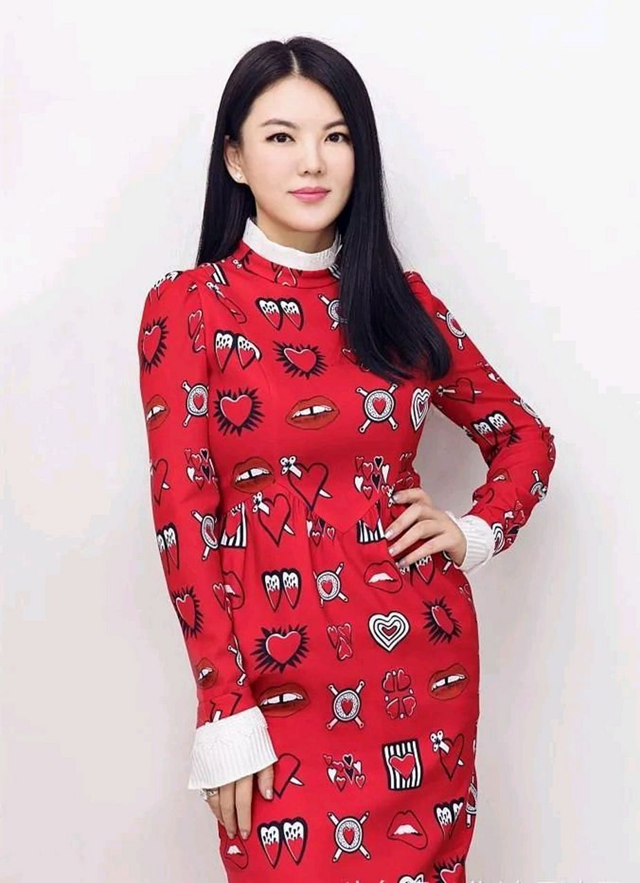 李湘说:"我炫富怎么了?我不偷不抢,你们别用穷人的思维来评价我!