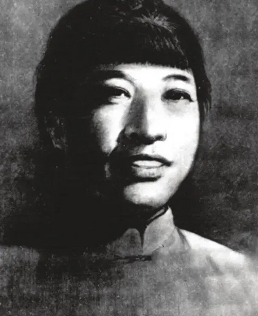 贺满姑,她是贺龙元帅的亲妹妹,18岁参加革命,喜欢使