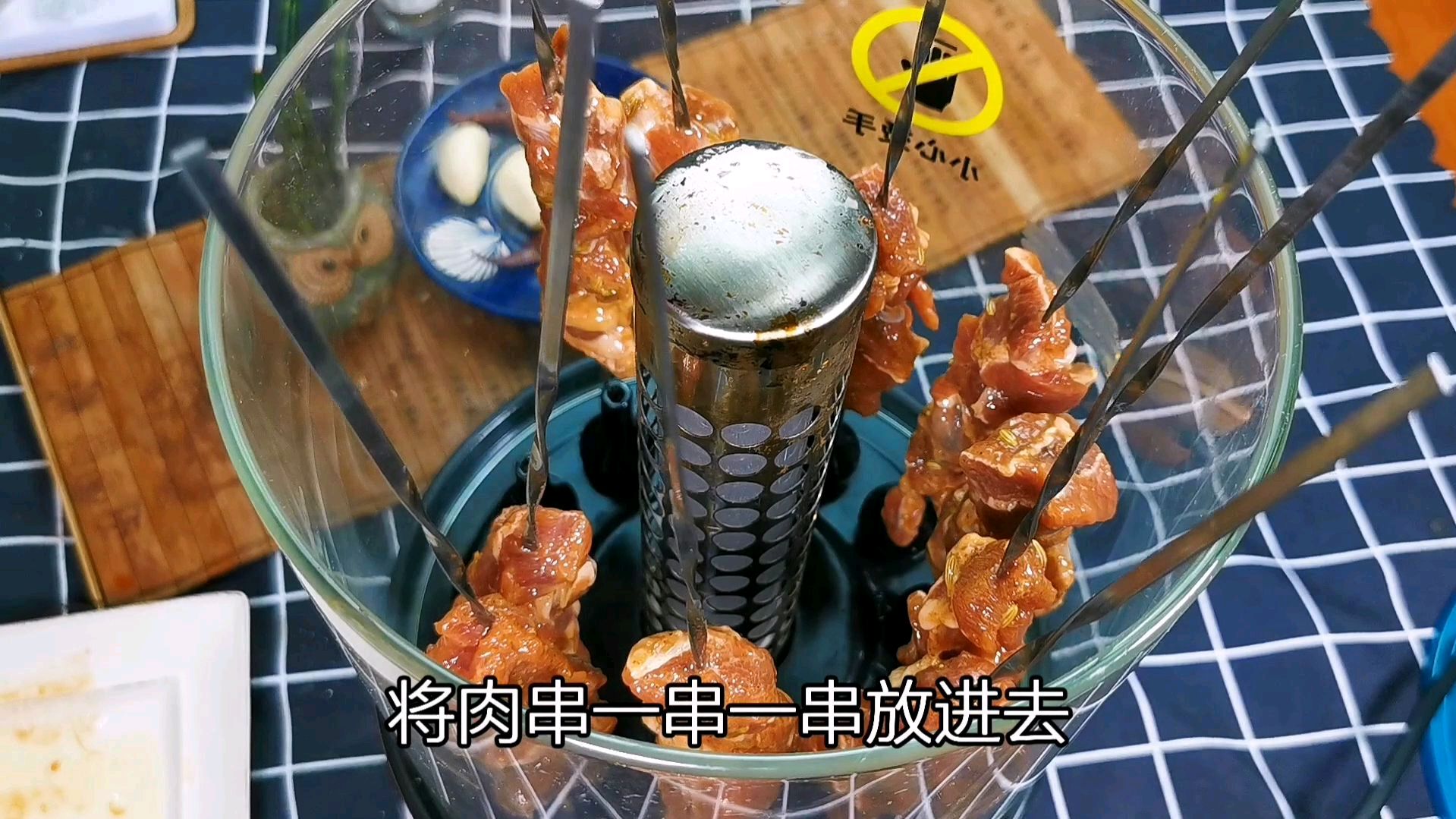 羊肉串怎么烤才能更香,腌羊肉是重点