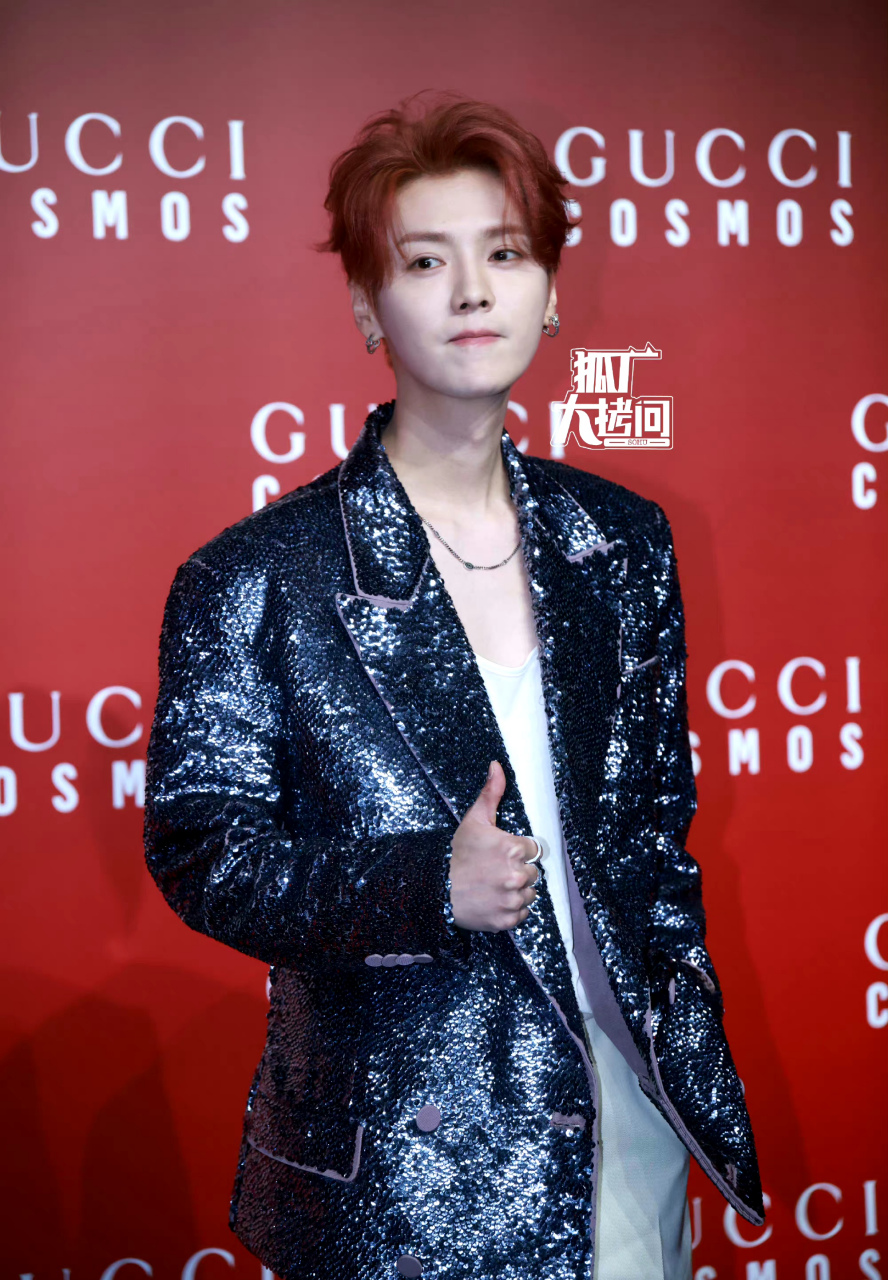 大家说鹿晗纹身像拔罐,我特意看了眼,确实像