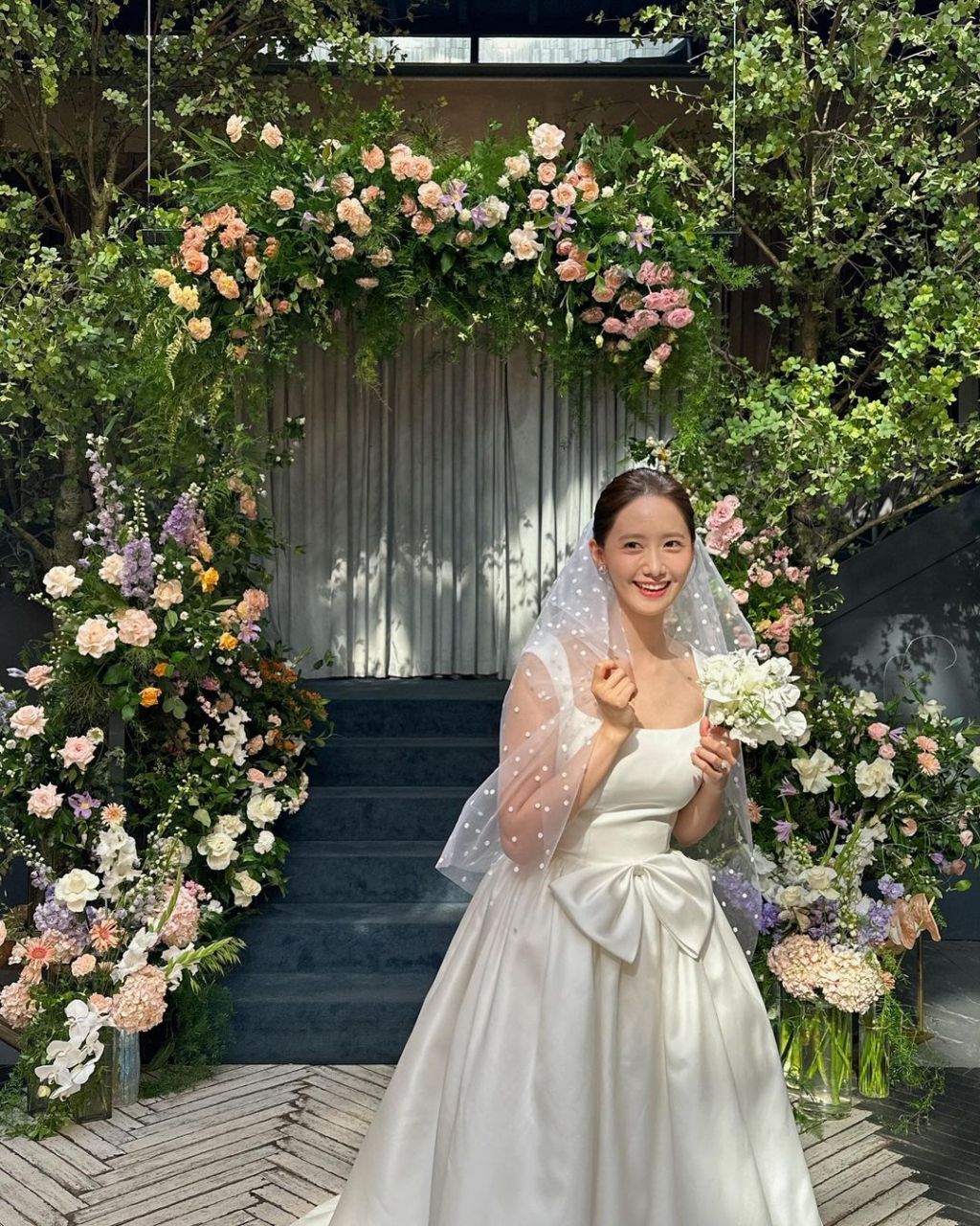 现实什么时候结婚呢[笑哭] #明星动态# #明星穿搭# #林允儿