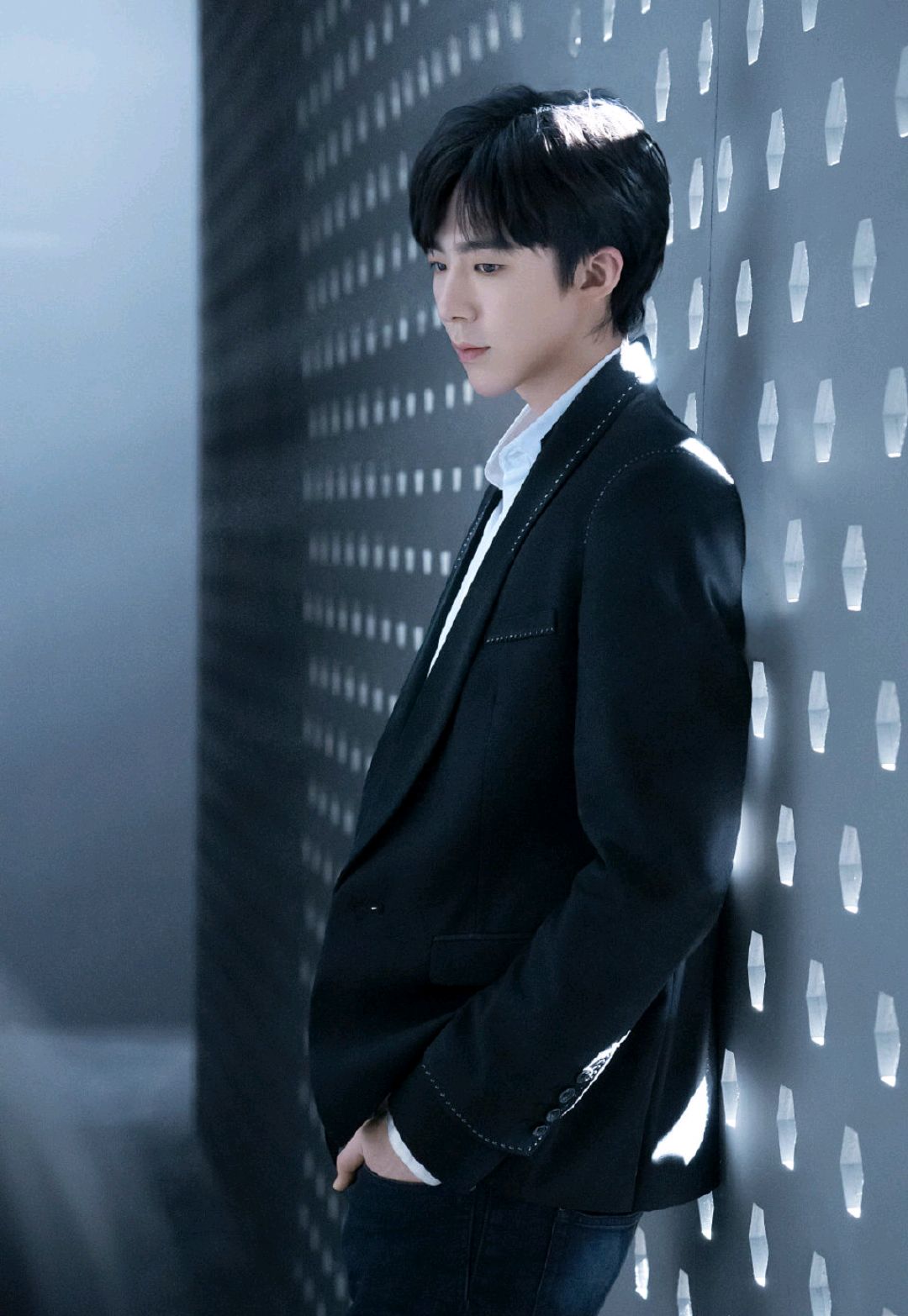 刘宇宁的黑色穿搭,时而霸气时而儒雅,身材有型,魅力无限!