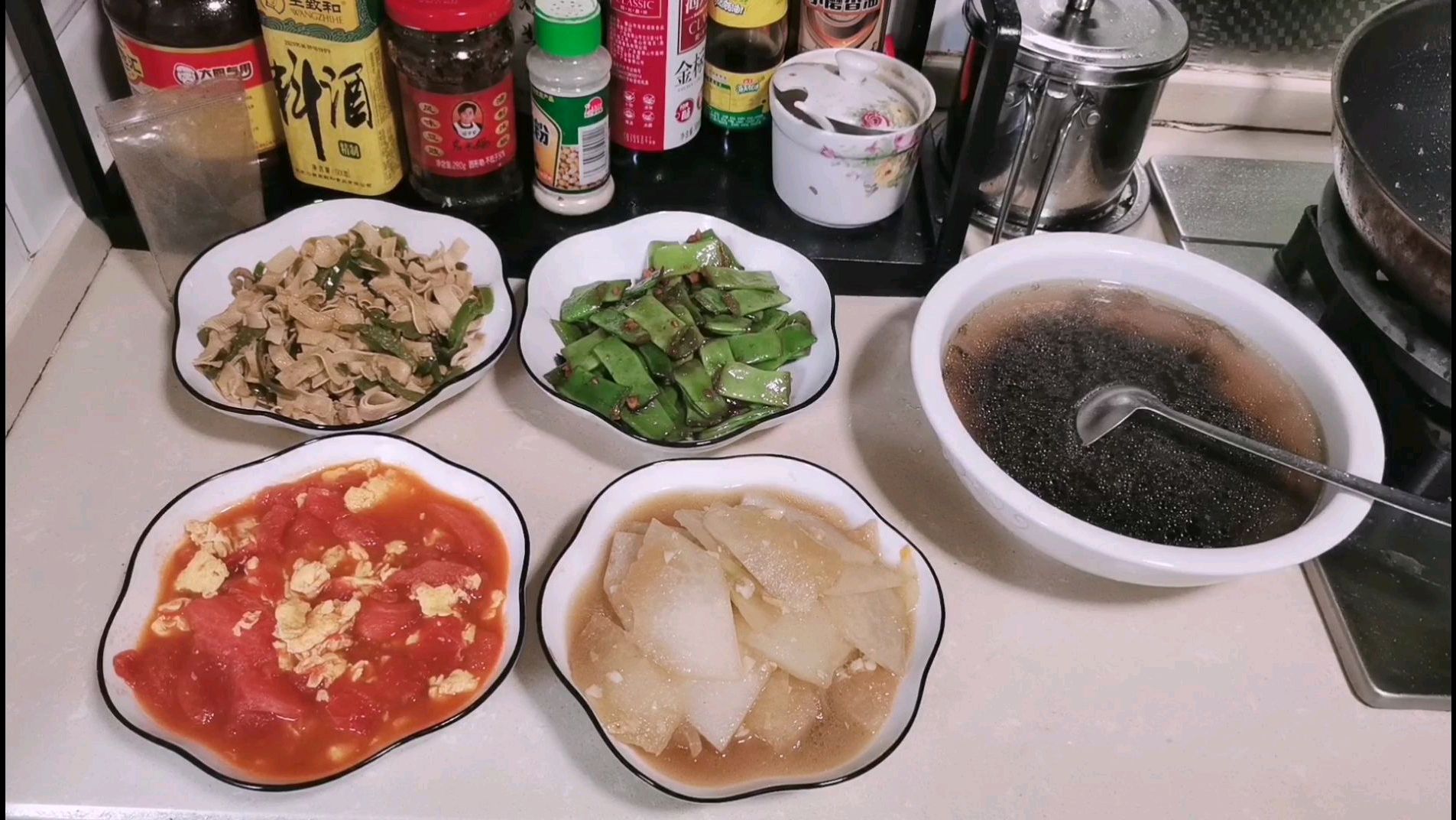 紫菜肉丝汤+四季豆+番茄炒鸡蛋千张肉丝+清炒冬瓜,保留食材原味