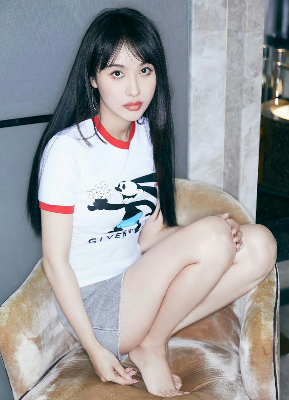 李菲儿  光脚丫