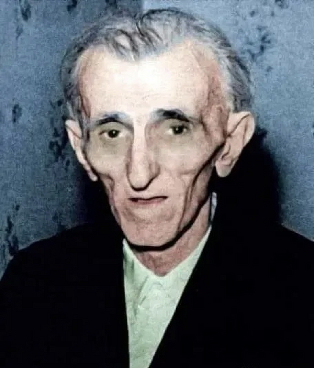 尼古拉·特斯拉的最后一张照片,1943 年.  1943 年 1 月 7 日,享年 86