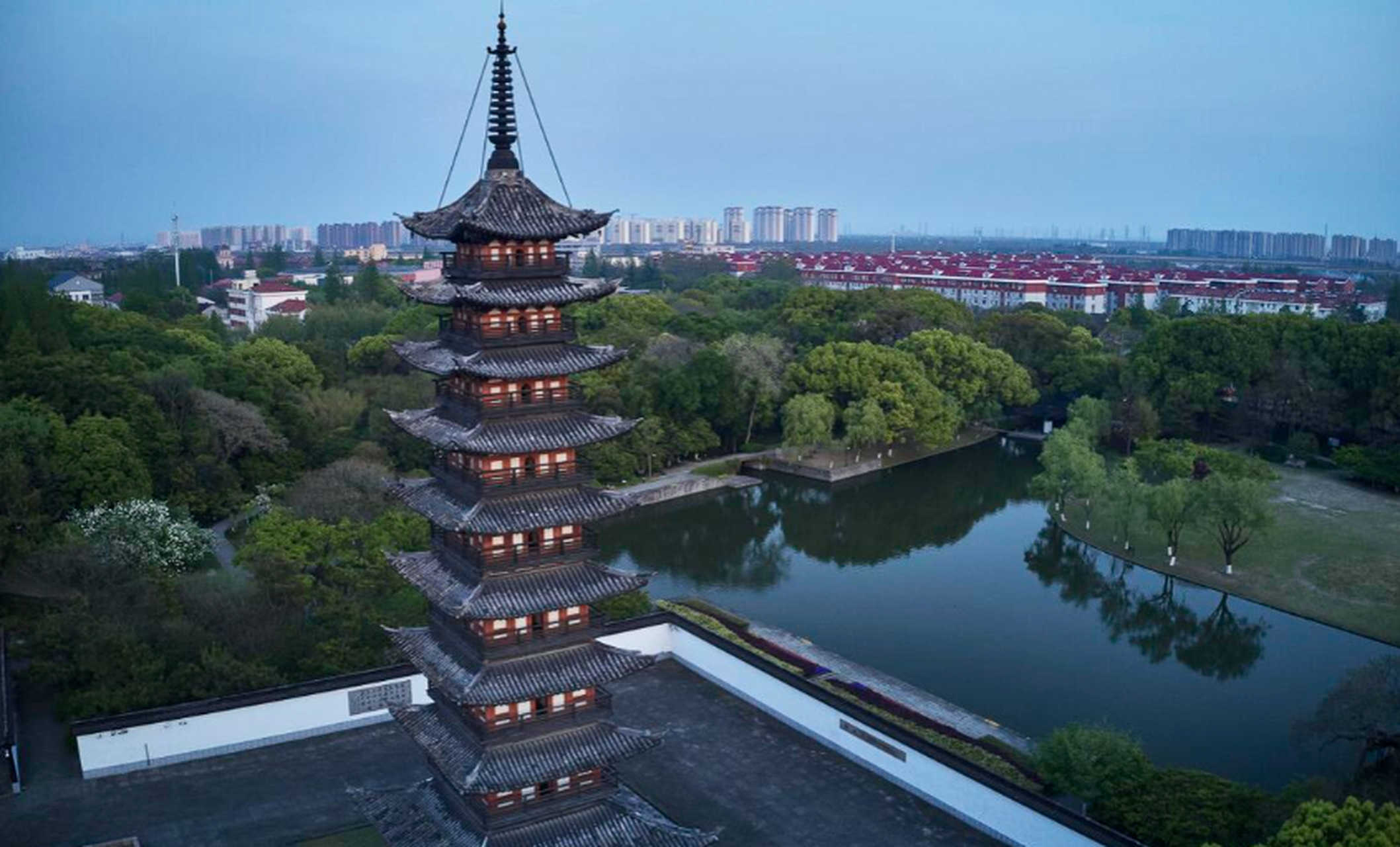 上海松江的望仙桥,是一座有着829年历史的古桥,也是上海现存最古老的