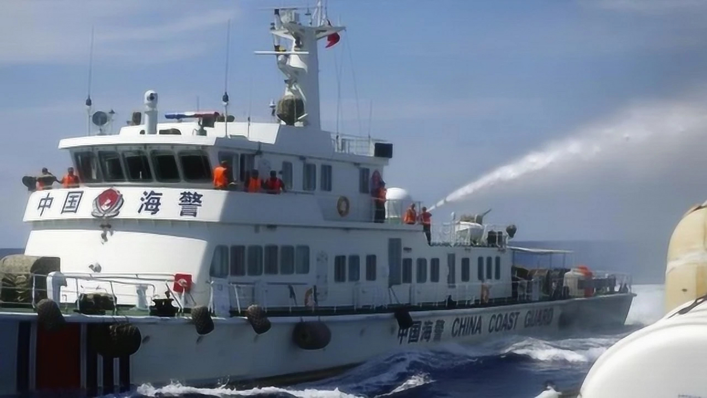 菲律宾海岸警卫队和武装部队发布声明称,中国海警在南沙仁爱礁海域对