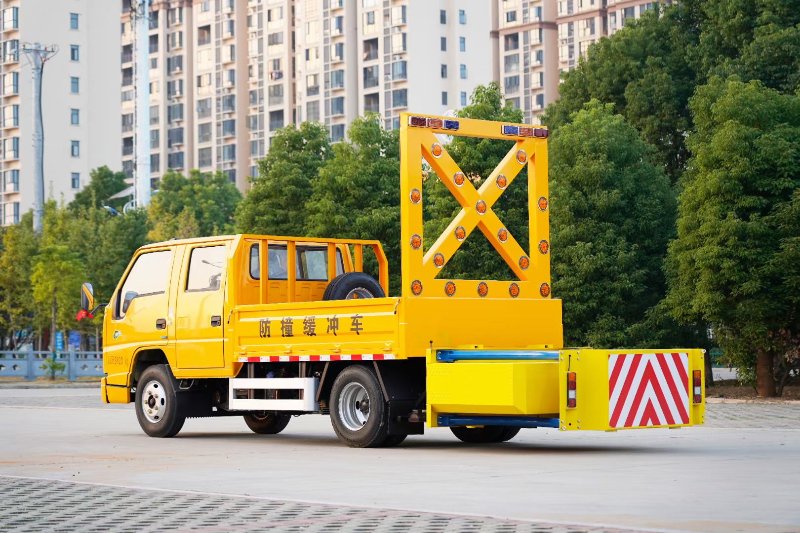 江铃双排防撞缓冲车
