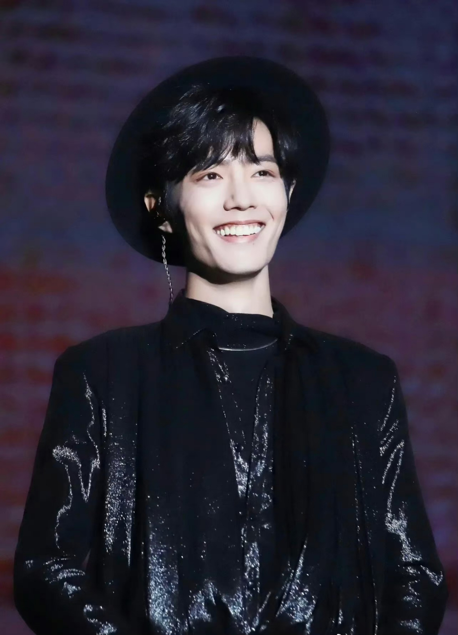 肖战一笑直接热搜霸榜三天.