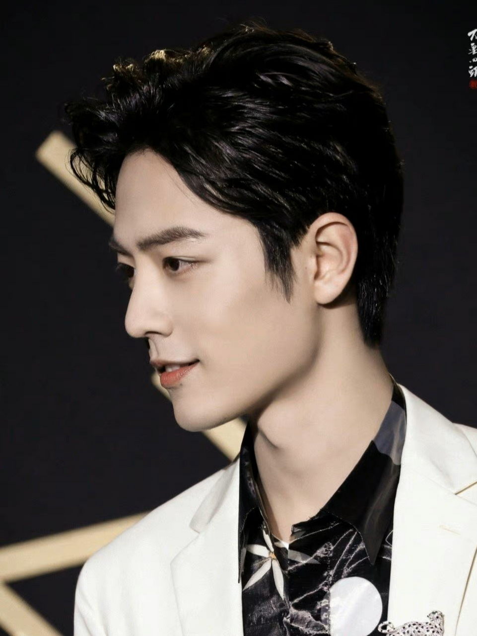 用星光堆成的白西装 #肖战