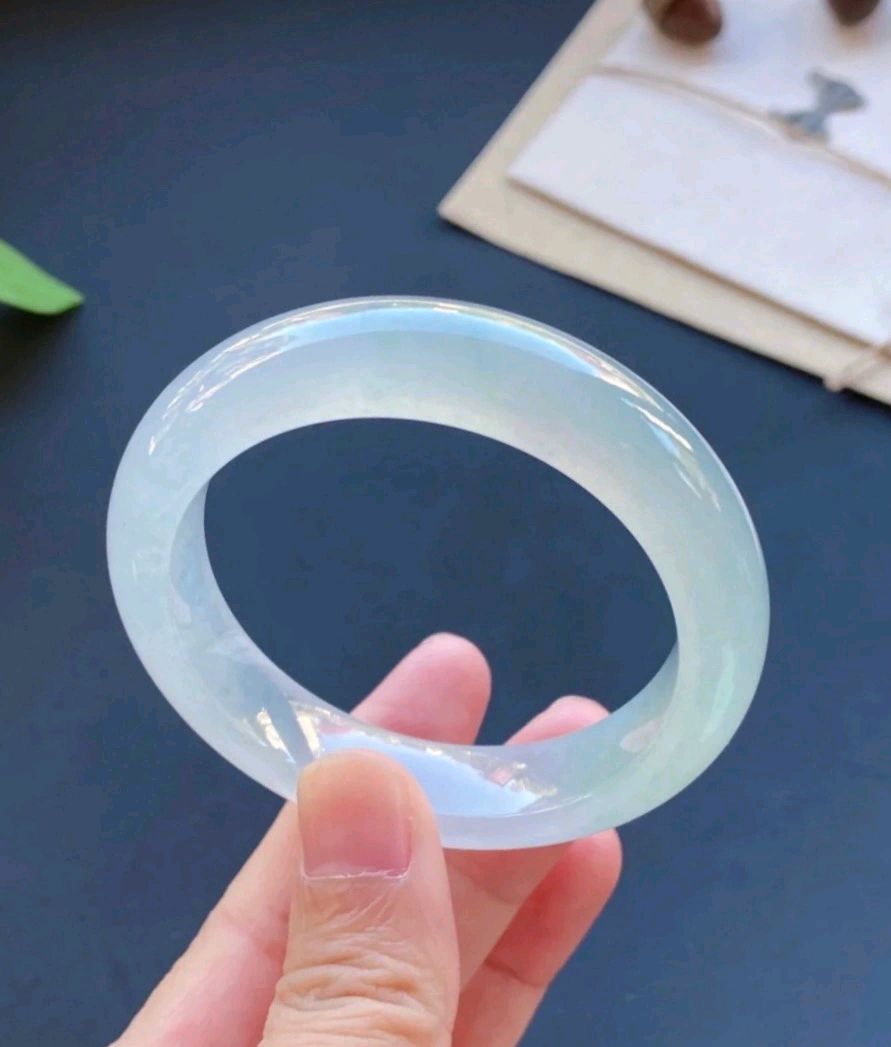 "冰晴底翡翠手镯",纯净如初恋!底子干净细腻,起荧光上手好仙