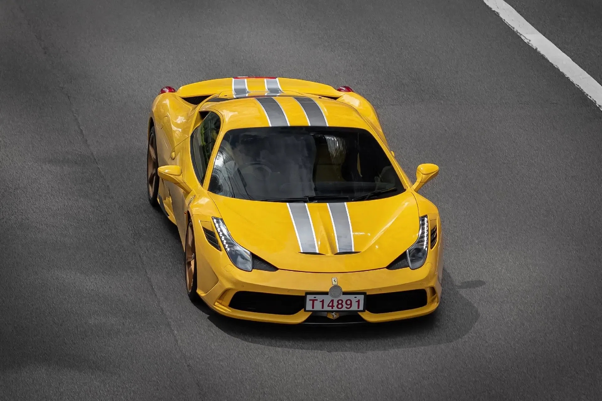 超屌的赛道版法拉利.