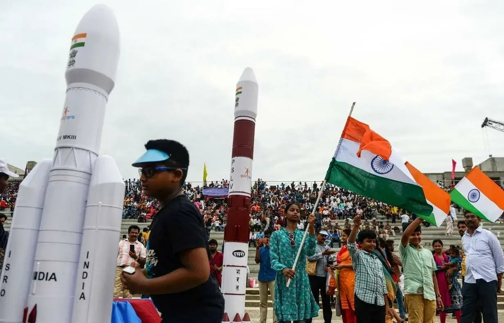 据说,雄心勃勃的印度航天团队已决定不调整月船3号绕飞姿态,让其自主