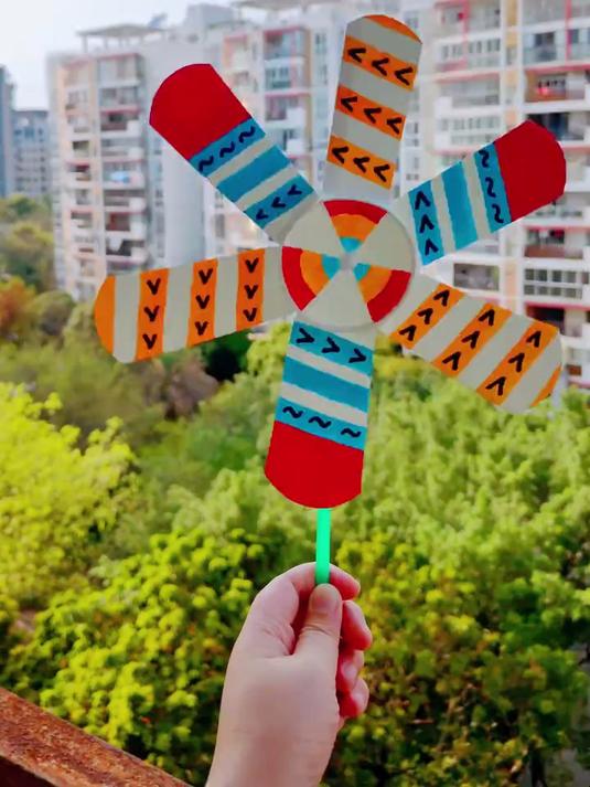 用过的纸杯吸管还能用来做可爱的小风车