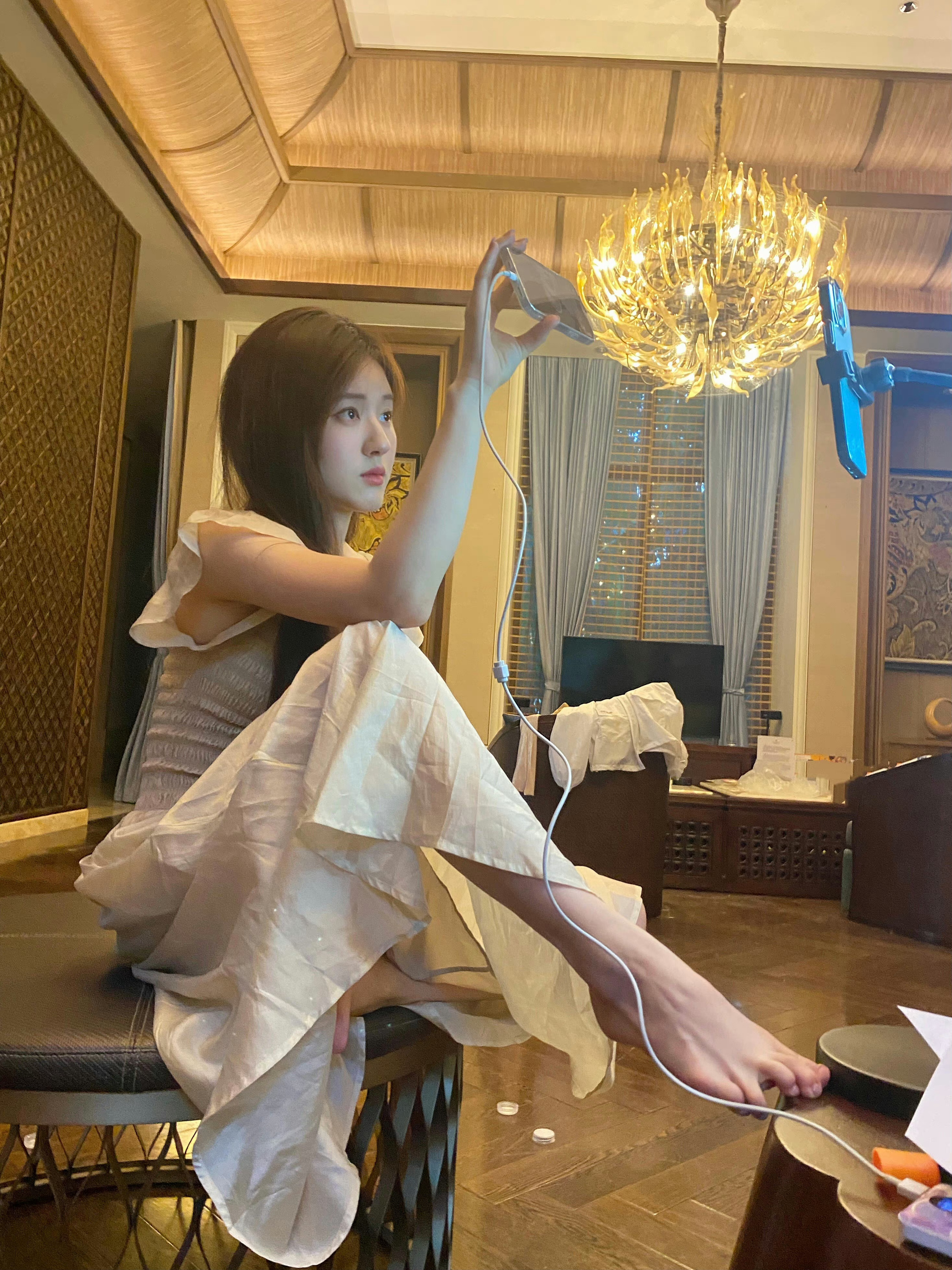 赵露思的美脚丫,不得不说,人长得好看了,脚丫也会好看