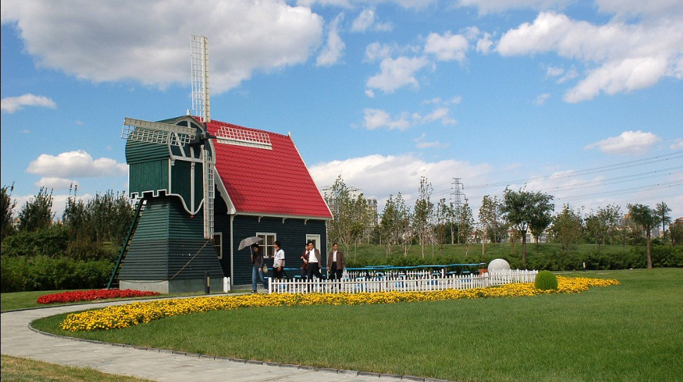 北京世界花卉大观园是一个以花卉展览为主题的综合性景区.