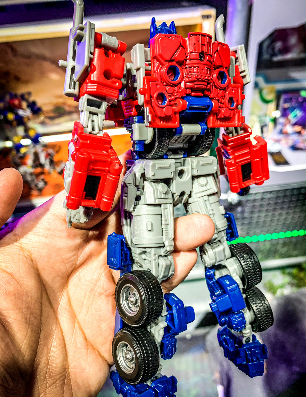 模型欣赏:《变形金刚:超能勇士崛起》ss102 擎天柱 实物照片.