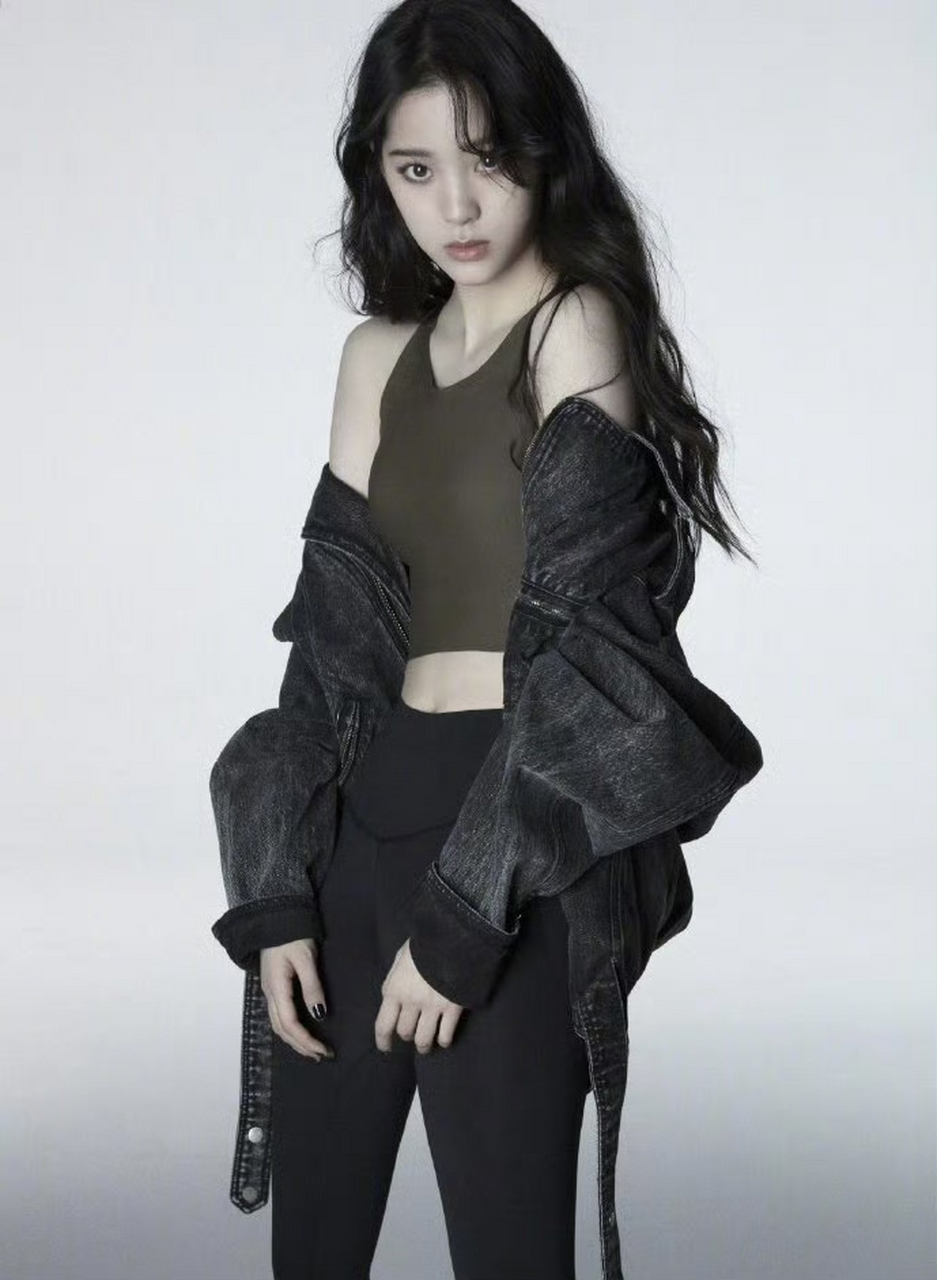 美女# 欧阳娜娜运动内衣写真,越来越有东西了.