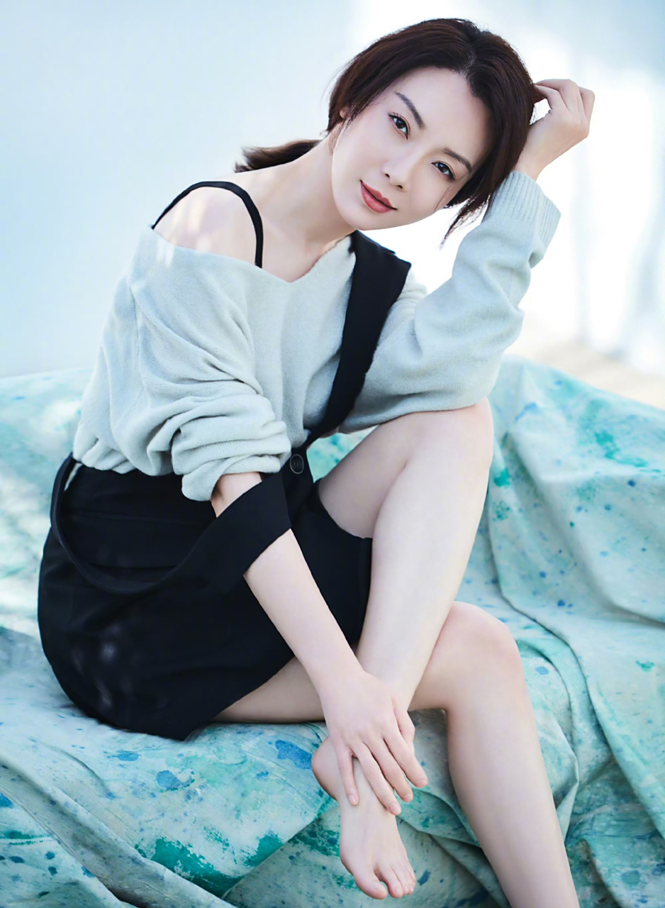 陈数保养的真好,美腿玉足吸睛.