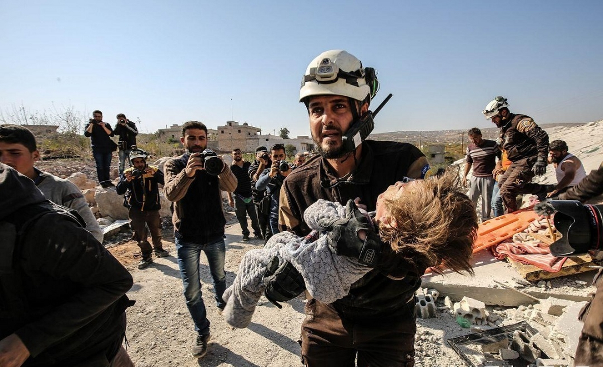 最近巴以冲突严重,老百姓和妇孺儿童深受其害;有时候在想,是什么利益