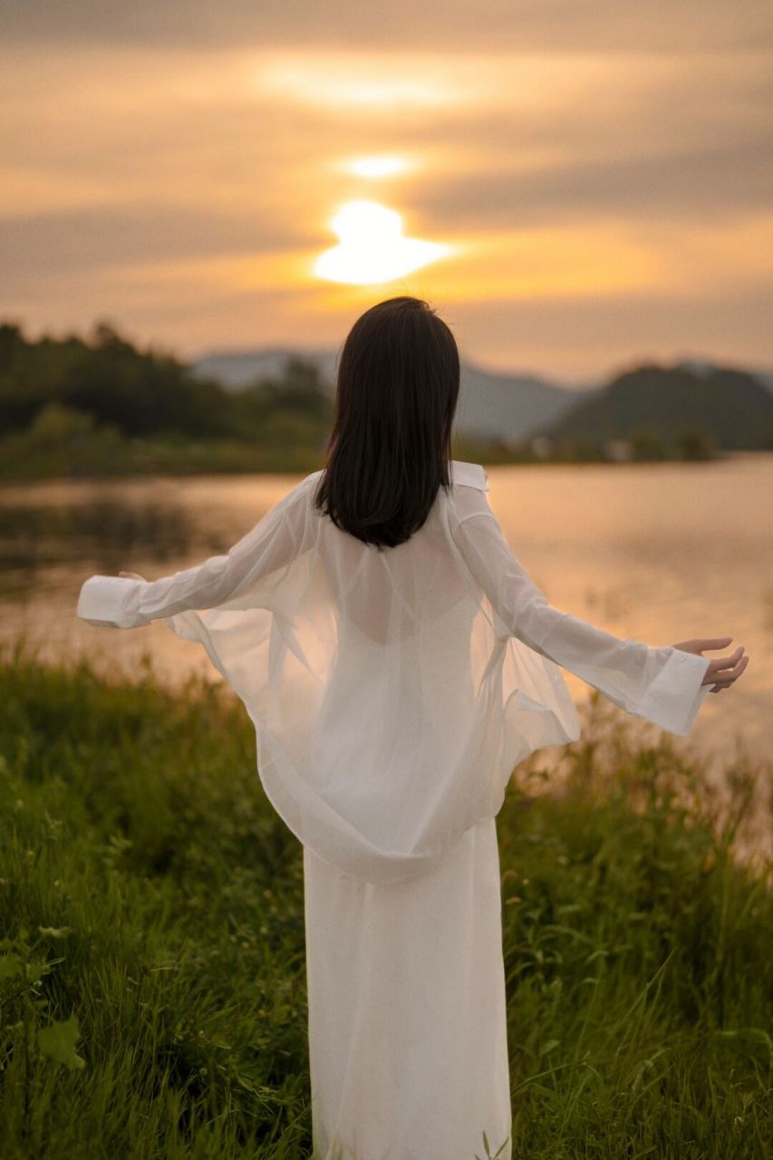 落日余晖下的浪漫 | 电影感氛围拍照92 一个人,等一场日落94
