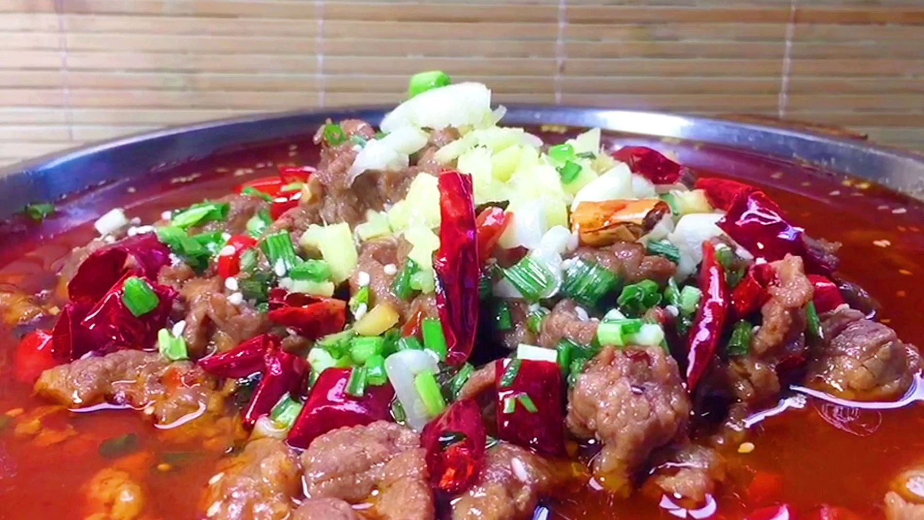 看着就有食欲,最正宗水煮牛肉的做法,味道无敌了,步骤清晰。