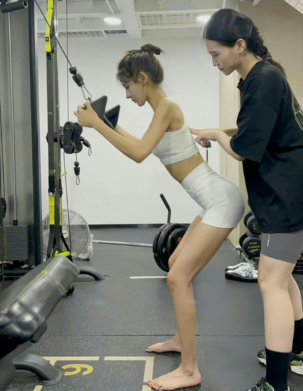 张予曦# 健身美