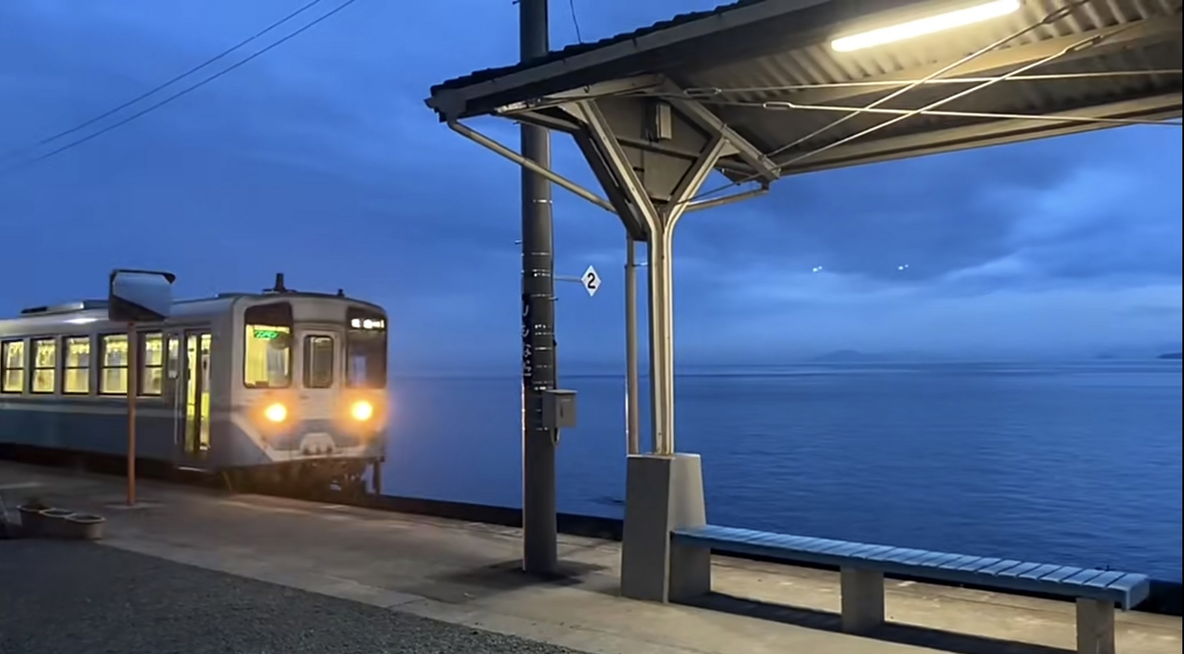 原来千与千寻里的火车站是真实存在的,真的太唯美了,不愧是宫崎骏