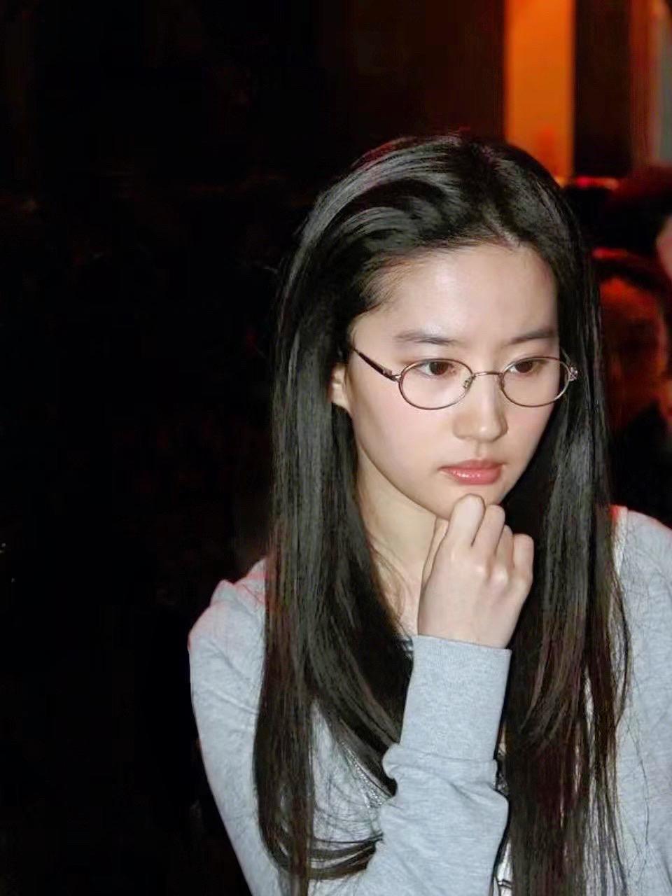 刘亦菲的素颜状态一直都挺不错的,尤其是在以前拍摄的一部电影当中更