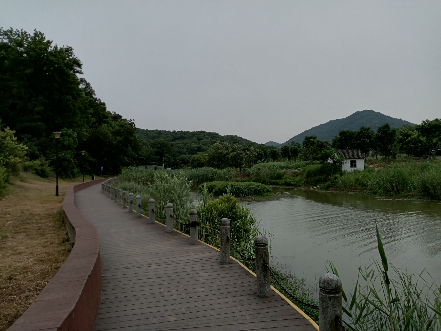 象山湖公园  第一次进去逛,是个不错的好地方.