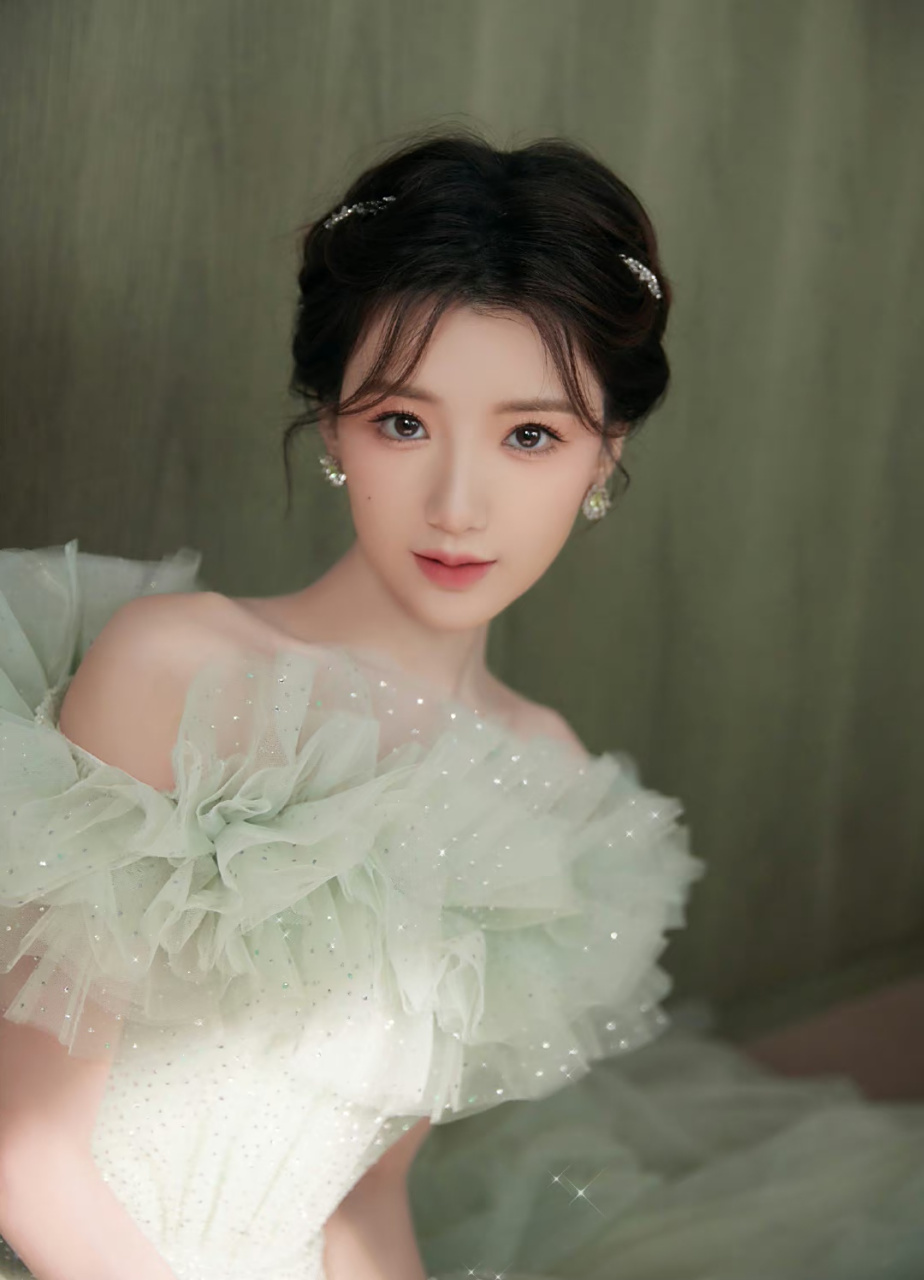 毛晓彤# 清纯妩媚,甜美可爱,温婉可人