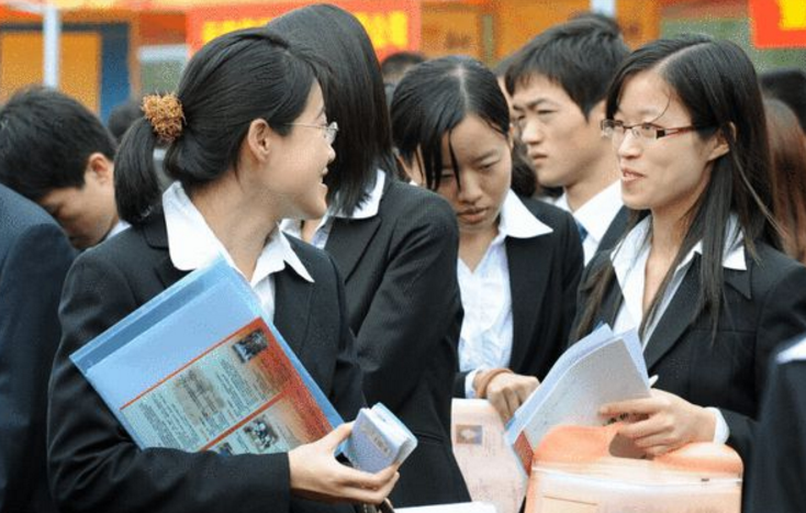 大学生考公务员被"刷掉",原因让人有苦堪言,政审这么严格