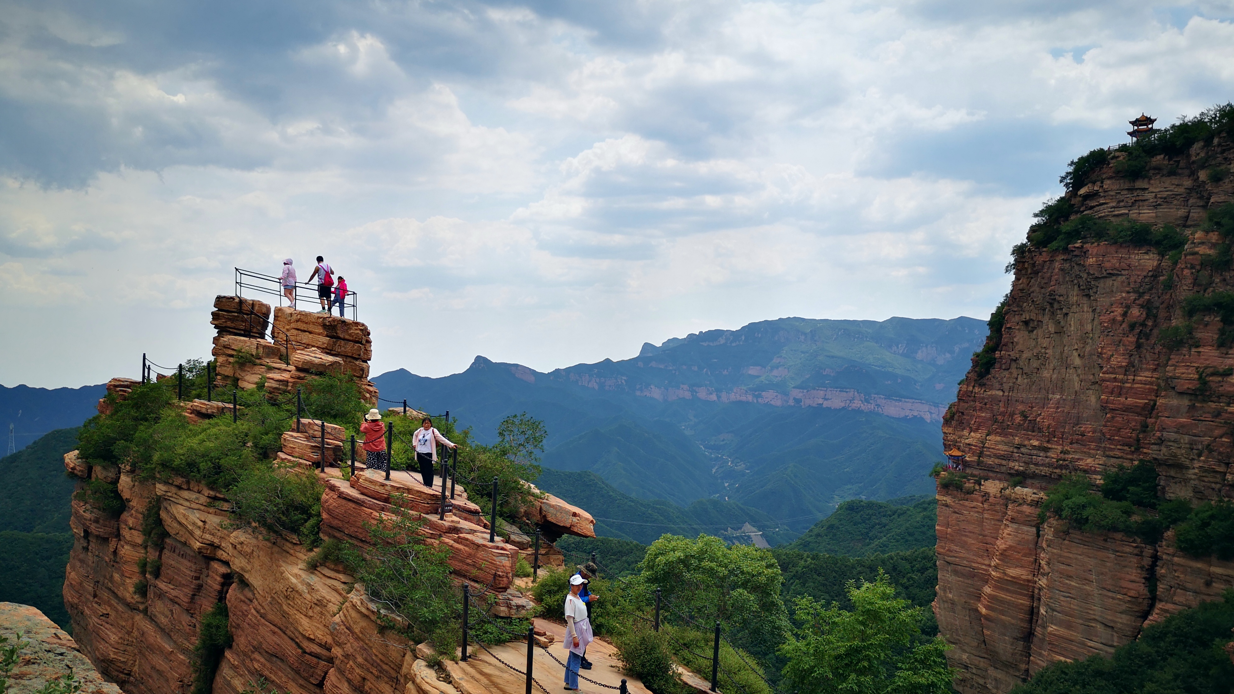 邢台寒山风景区,赤壁丹崖多奇景,天然氧吧名不虚