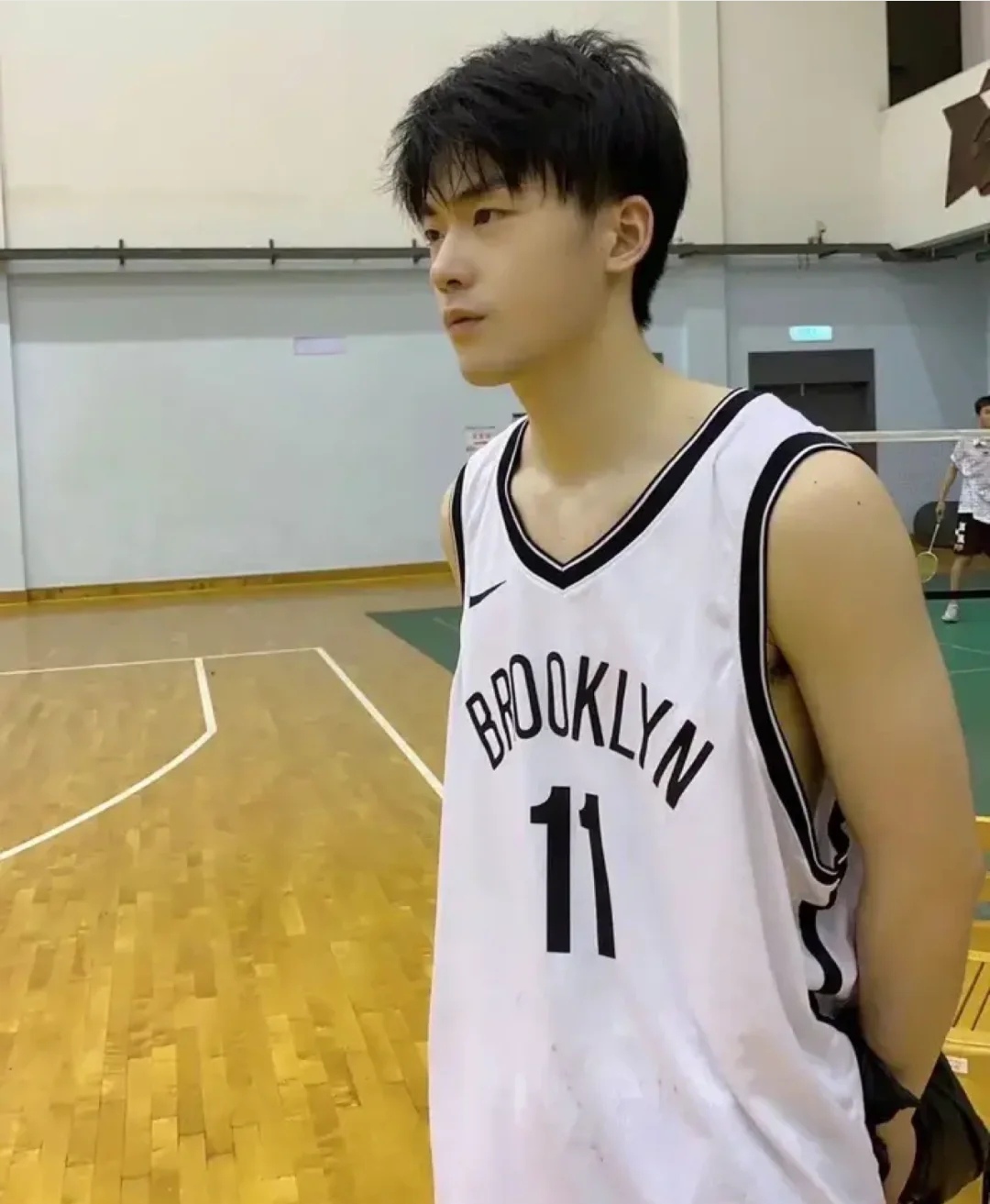 爱运动的薄肌篮球小哥哥,身高186cm,精瘦的身材,阳刚之气爆棚