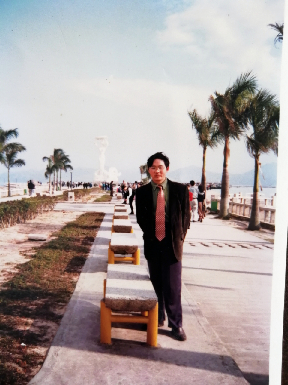老照片,1996年的深圳海上世界. 当时,女娲补天雕像还在海里.