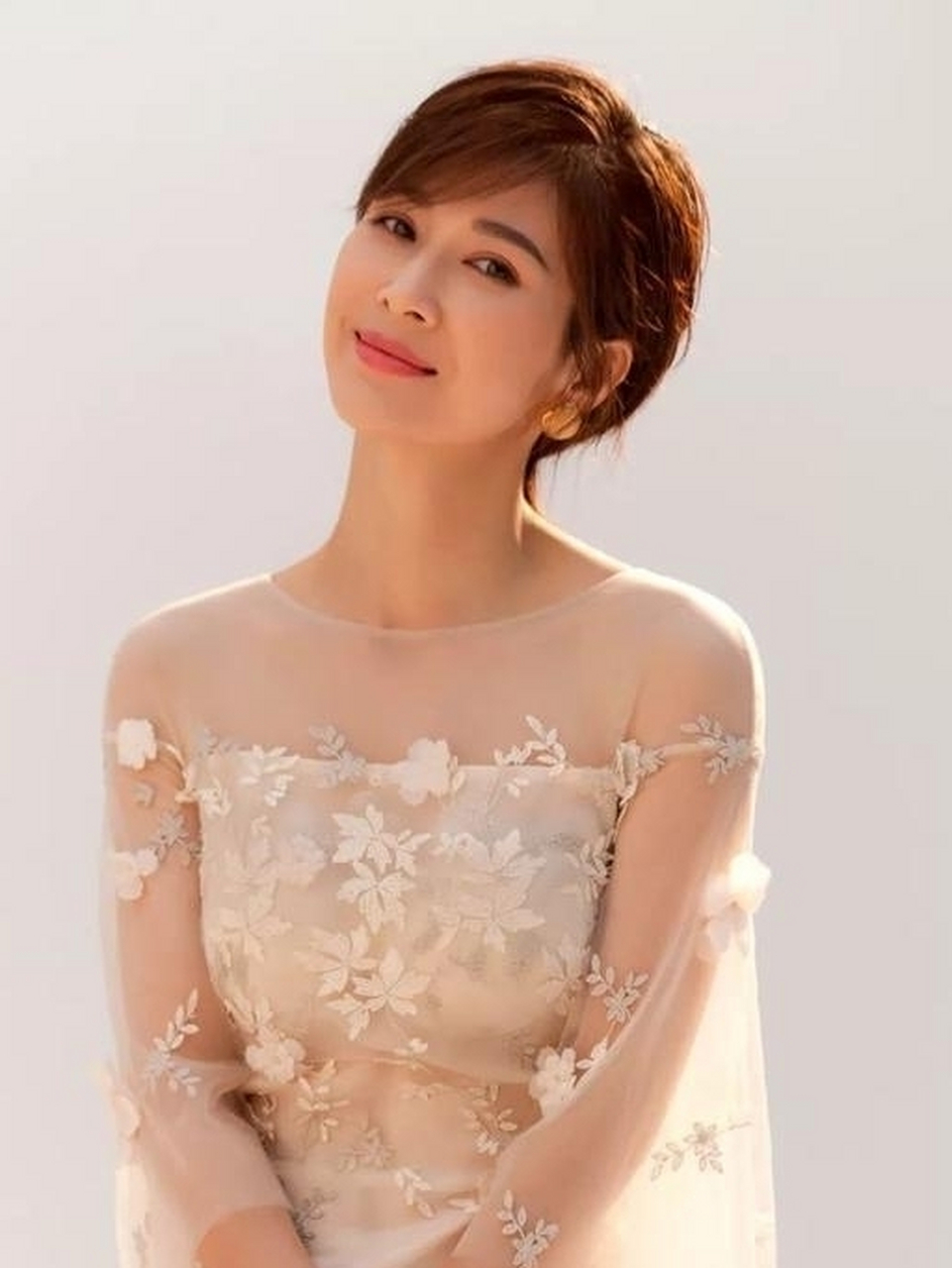 童蕾感觉非常的年轻,内心也很刚烈,拍的电视剧的人物形象给人一种全新