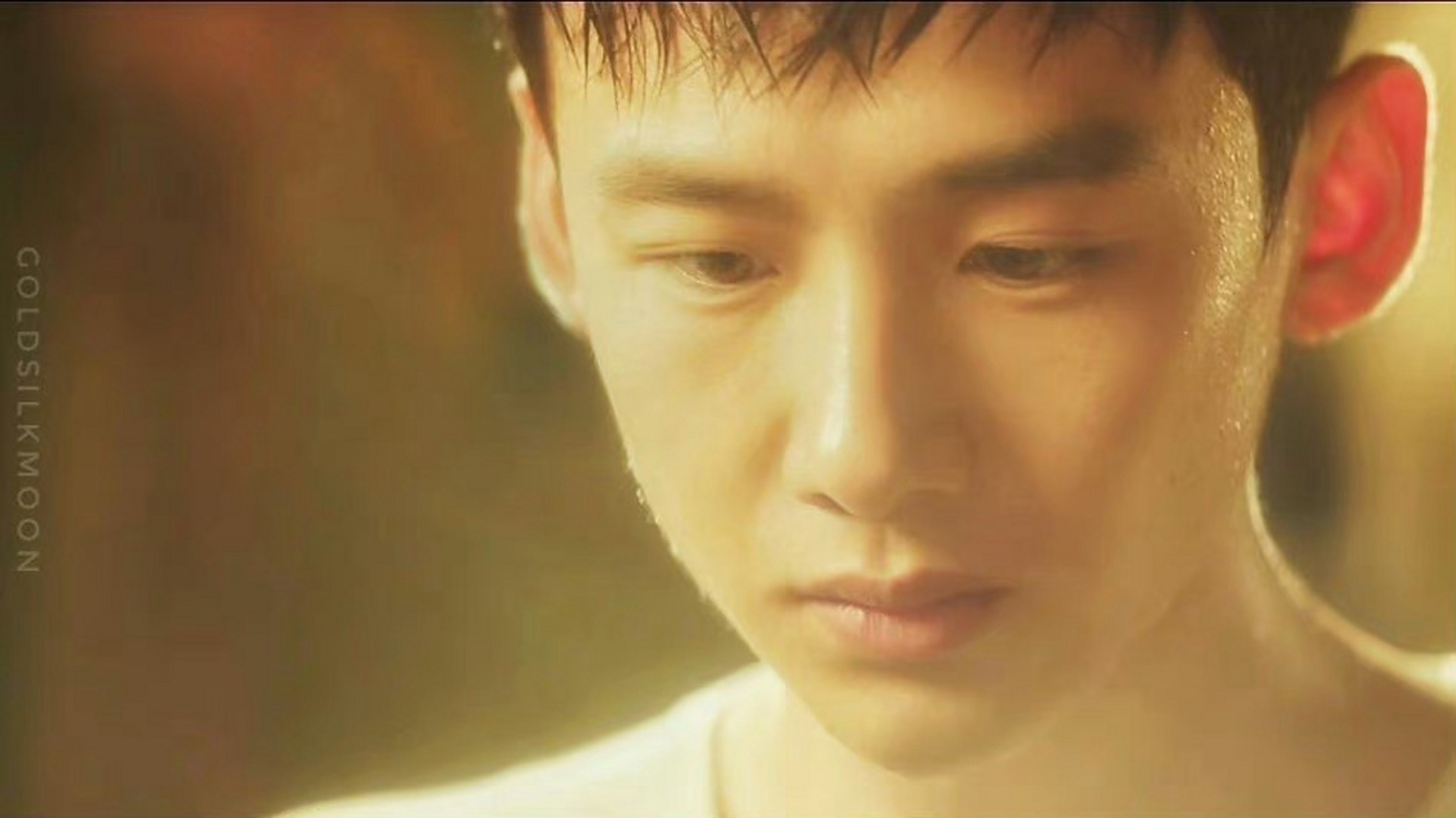 白敬亭 1993年生,今年行运至眉.