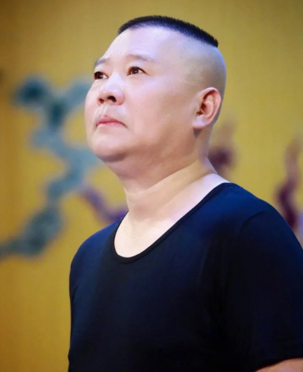 相声演员,荆林野,拜师侯耀文,同时拜师的还有郭德纲,一大早,郭德纲和