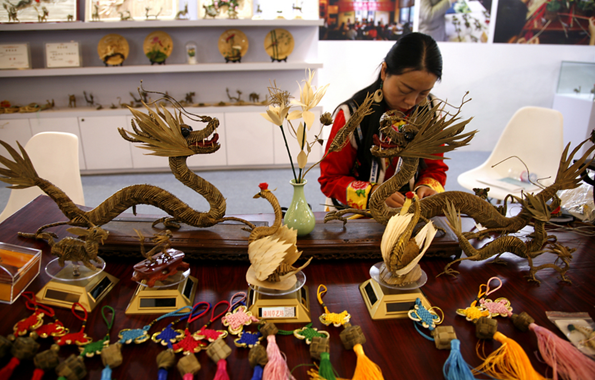 羌族草编作为最具羌族特色的民间工艺,其历史最早可以追溯到华夏民族