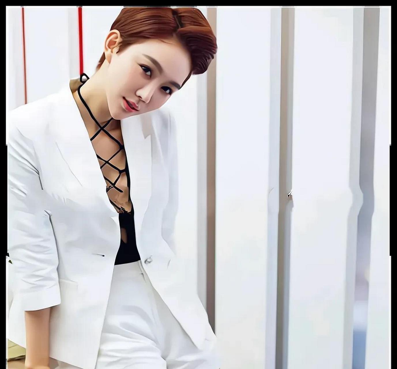 姜妍:不把网友当外人,穿丁字裤高抬腿,比基尼大秀事业线好到爆