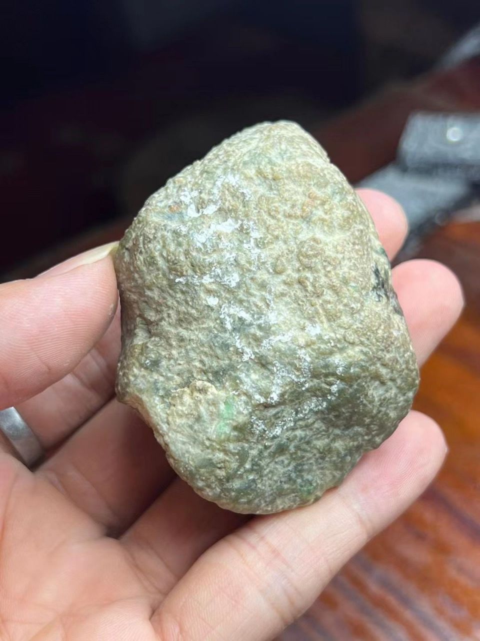 原石赌石# 原石赌石切除干青翡翠怎么样?