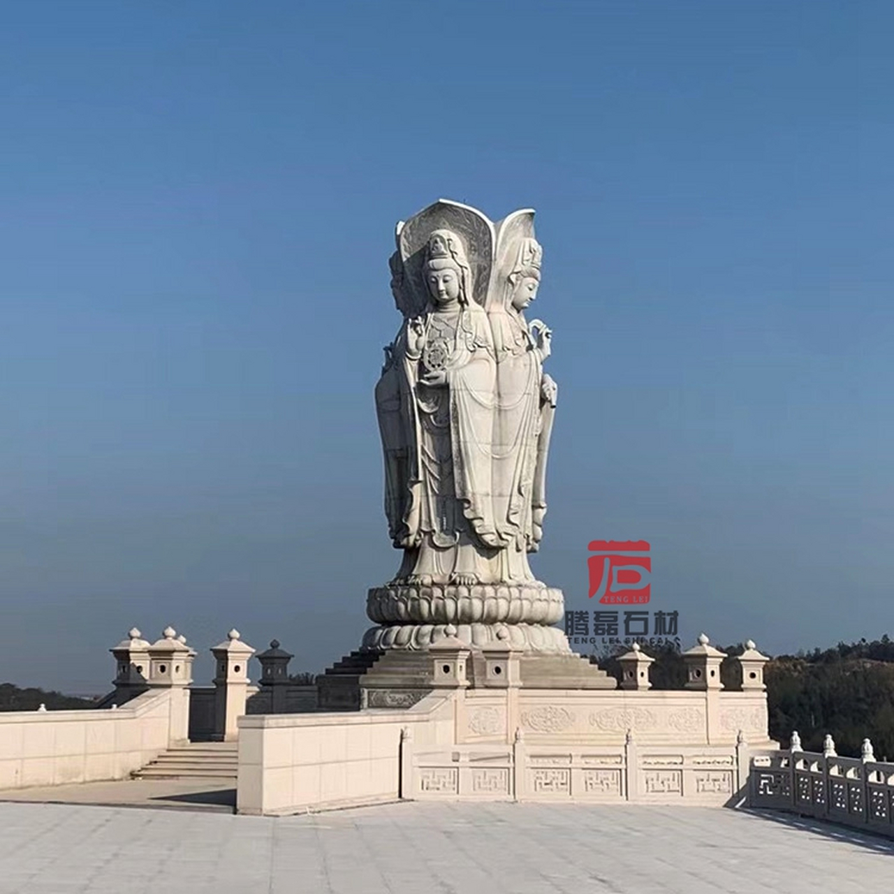 石雕四面观音佛像展现了中国传统石雕艺术的独特魅力,将观音菩萨的