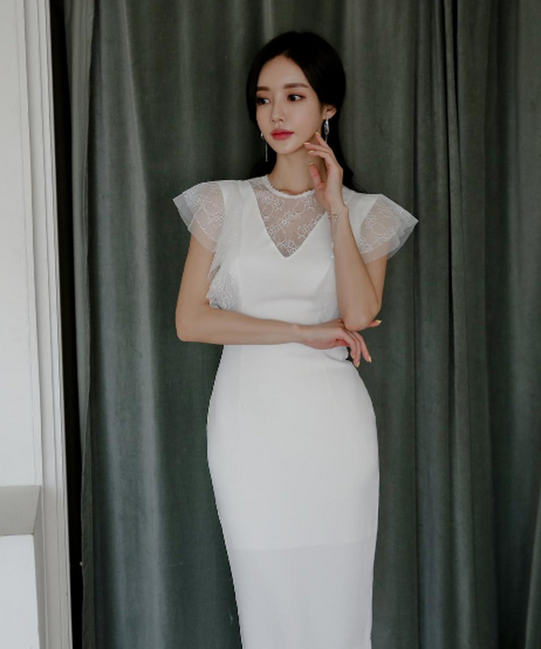 韩国时尚女神孙允珠春日穿搭:冰露茉莉扇叶花纹高冷婉约裙