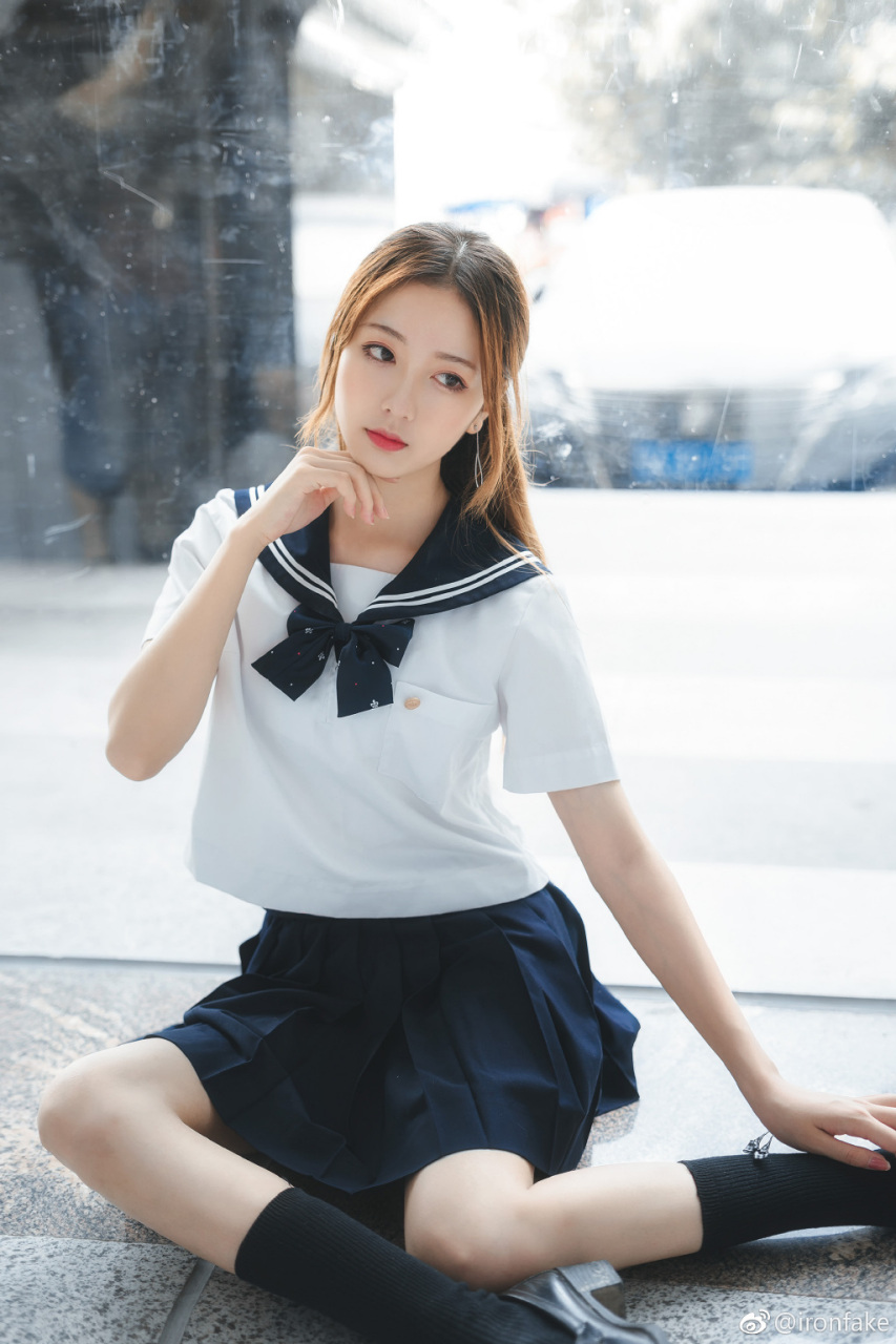 中分看鼻子,齐刘海看脸型,斜刘海看气质,无刘海看五官,我适合蒙面!